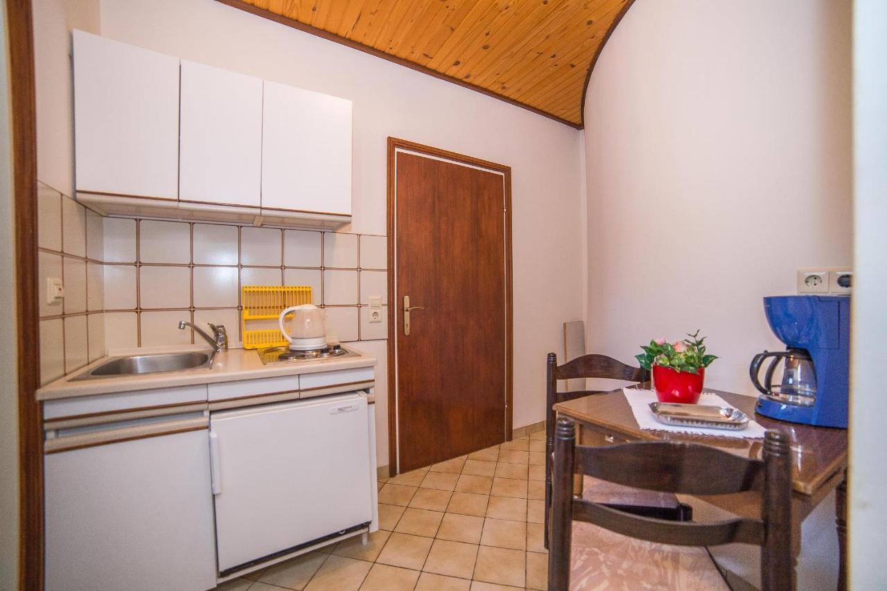 Palit Apartments Pahljina מראה חיצוני תמונה