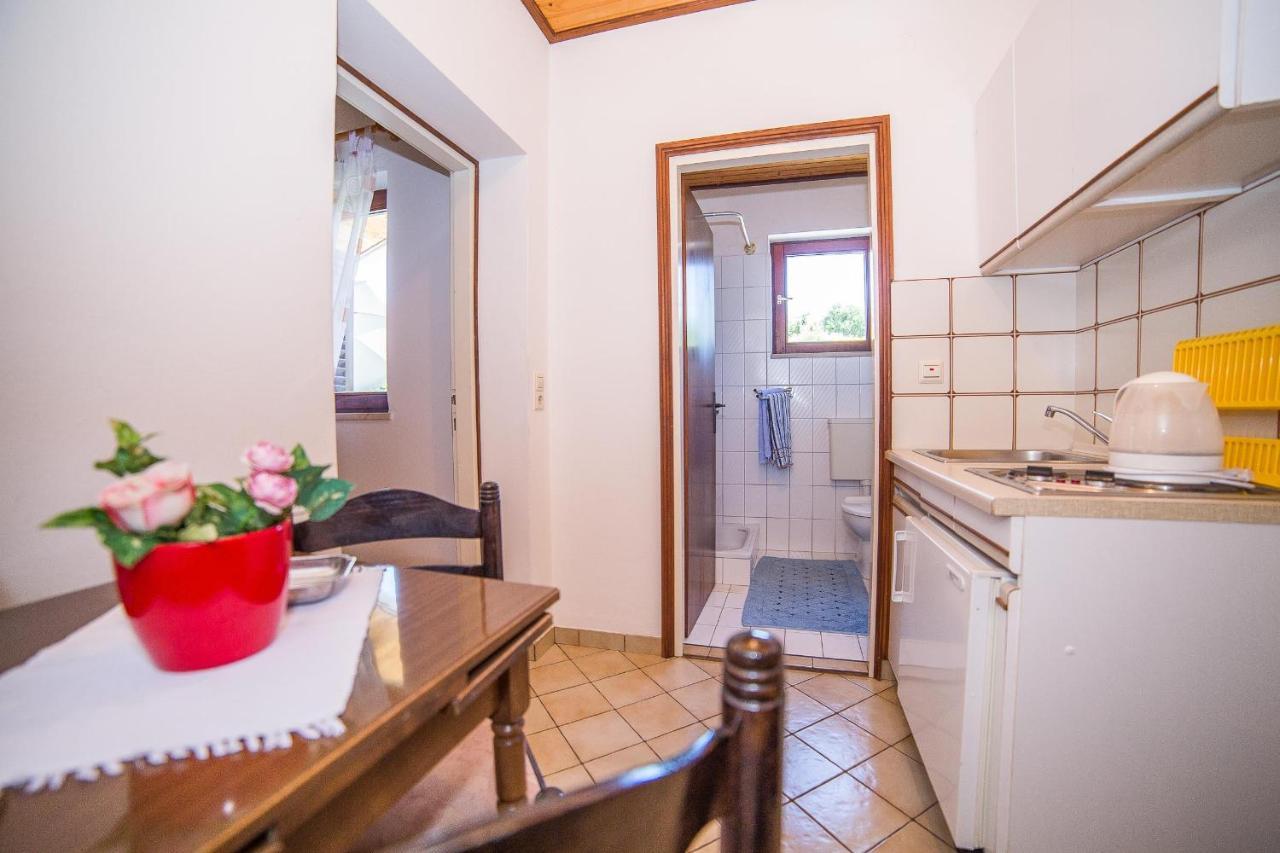 Palit Apartments Pahljina מראה חיצוני תמונה